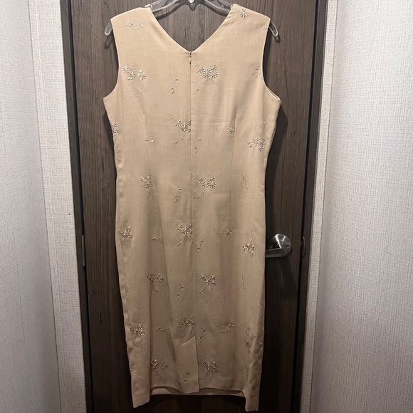 Liz Claiborne Beige Embroidered Sheath Dress Size 10 - Picture 4 of 4
